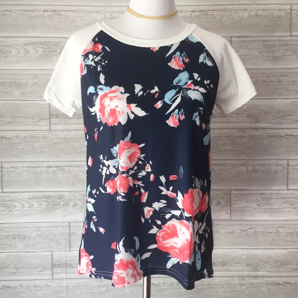 ❗️LAST❗️Floral Short Sleeve T-shirt - Picture 2 of 5